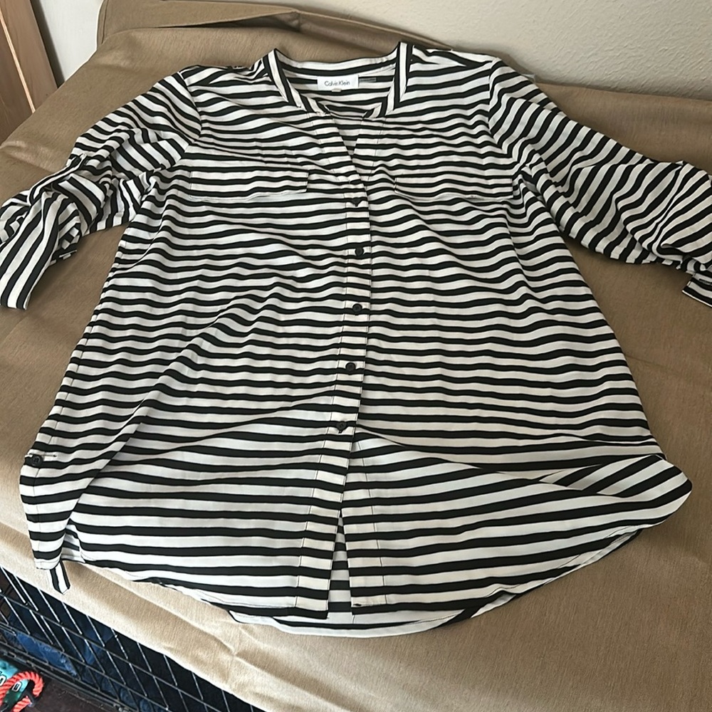 Calvin Klein crisp black & white striped lightweight blouse, size L